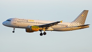 Photo of EC-JZI - Airbus A320-214 operated by Vueling
