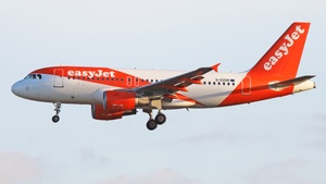 Photo of G-EZDR - Airbus A319-111 operated by easyJet