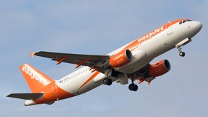 Photo of G-EZTK - Airbus A320-214 operated by easyJet