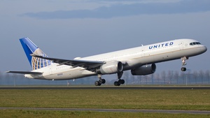 Photo of N33103 - Boeing 757-224 operated by United Airlines