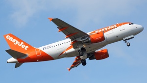 Photo of G-EZEV - Airbus A319-111 operated by easyJet