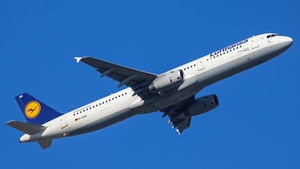 Photo of D-AIRU - Airbus A321-131 operated by Lufthansa