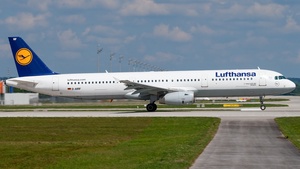 Photo of D-AIRF - Airbus A321-131 operated by Lufthansa