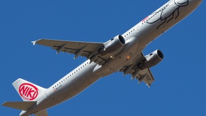 Photo of OE-LES - Airbus A321-211 operated by Niki