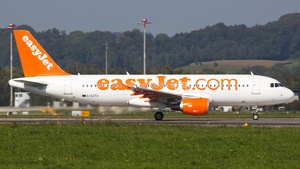 Photo of G-EZTA - Airbus A320-214 operated by easyJet