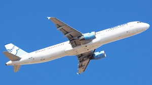 Photo of F-HCAI - Airbus A321-211 operated by Aigle Azur