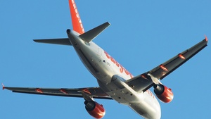 Photo of G-EZFX - Airbus A319-111 operated by easyJet