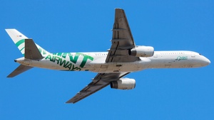 Photo of EC-LBC - Boeing 757-28A operated by Mint Airways