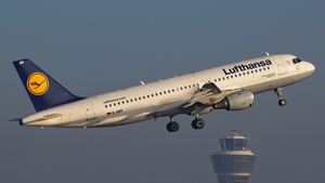 Photo of D-AIPF - Airbus A320-211 operated by Lufthansa