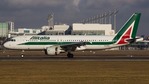 Photo of EI-DSJ - Airbus A320-216 operated by Alitalia