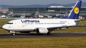 Photo of D-ABIY - Boeing 737-530 operated by Lufthansa
