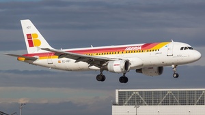 Photo of EC-HDT - Airbus A320-214 operated by Iberia