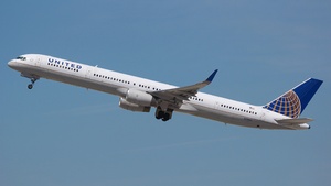 Photo of N75861 - Boeing 757-33N operated by United Airlines