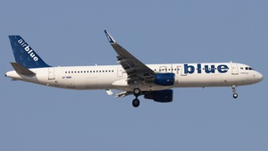 Photo of AP-BMM - Airbus A321-211 operated by Airblue