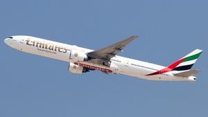 Photo of A6-EPY - Boeing 777-31H(ER) operated by Emirates
