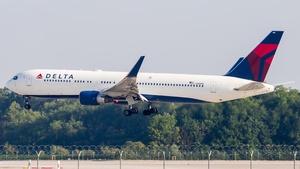 Photo of N185DN - Boeing 767-332(ER) operated by Delta Air Lines