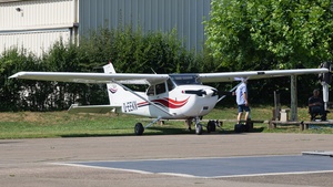 Photo of D-EEKN - Cessna 172S Skyhawk SP operated by BWLV Motorflugschule