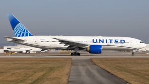 Photo of N78013 - Boeing 777-224(ER) operated by United Airlines