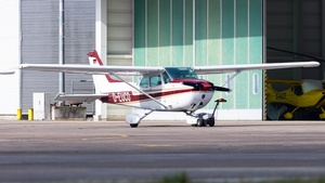 Photo of D-EUCO - Cessna 172N Skyhawk II operated by Flugschule NUF Neubrandenburg