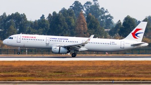 Photo of B-8165 - Airbus A321-231 operated by China Eastern Airlines