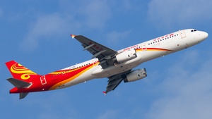 Photo of B-LPR - Airbus A321-231 operated by Hong Kong Airlines