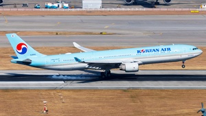 Photo of HL8002 - Airbus A330-323 operated by Korean Air