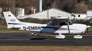 Photo of D-EMBN - Cessna 172S Skyhawk SP operated by DFS Fliegerclub