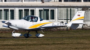 Photo of D-EAQS - Aquila A210 operated by RheinMain Flightcenter