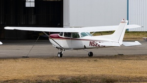 Photo of N5221U - Cessna 172RG Cutlass RG operated by Private