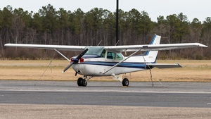 Photo of N64754 - Cessna 172P Skyhawk II operated by Curtis Eads Flight School