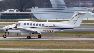 Photo of N988SC - Beechcraft B300 Super King Air 350 operated by Samet Corp.