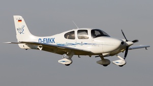 Photo of D-EMKK - Cirrus SR20 G2 operated by Flight Center Hannover