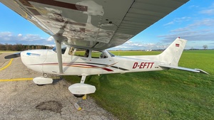 Photo of D-EFTT - Cessna 172S Skyhawk SP operated by Air Munich Aviation - Flugschule Jesenwang