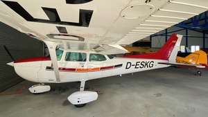 Photo of D-ESKG - Cessna 172P Skyhawk operated by Private