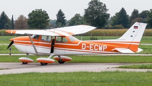 Photo of D-ECWP - Reims-Cessna F172M Skyhawk operated by Private
