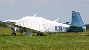 Photo of D-EJSE - Mooney M20J 201 operated by AirCraftCharter24