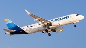 Photo of D-AIUS - Airbus A320-214 operated by Discover Airlines