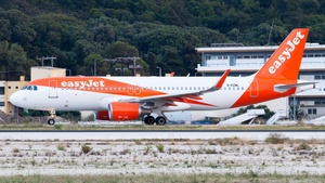 Photo of G-EZWL - Airbus A320-214 operated by easyJet