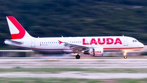 Photo of 9H-LMJ - Airbus A320-214 operated by Lauda Europe