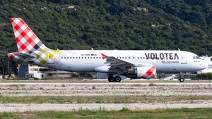 Photo of EC-NON - Airbus A320-216 operated by Volotea
