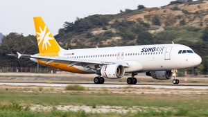 Photo of D-ASGK - Airbus A320-214 operated by Sundair