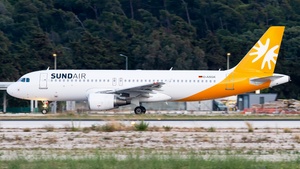 Photo of D-ASGK - Airbus A320-214 operated by Sundair