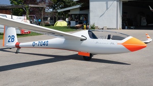 Photo of D-7040 - Schempp-Hirth Discus 2b operated by Segelfluggruppe Isartal