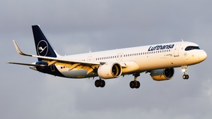 Photo of D-AIEH - Airbus A321-271NX operated by Lufthansa