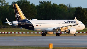 Photo of D-AIUK - Airbus A320-214 operated by Lufthansa
