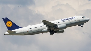 Photo of D-AIZA - Airbus A320-214 operated by Lufthansa