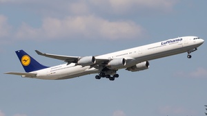 Photo of D-AIHH - Airbus A340-642 operated by Lufthansa