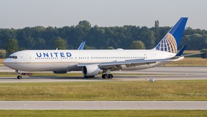 Photo of N652UA - Boeing 767-322(ER) operated by United Airlines