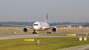 Photo of A7-AMB - Airbus A350-941 operated by Qatar Airways (opb LATAM Airlines Brasil)
