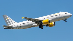 Photo of EC-KHN - Airbus A320-216 operated by Vueling